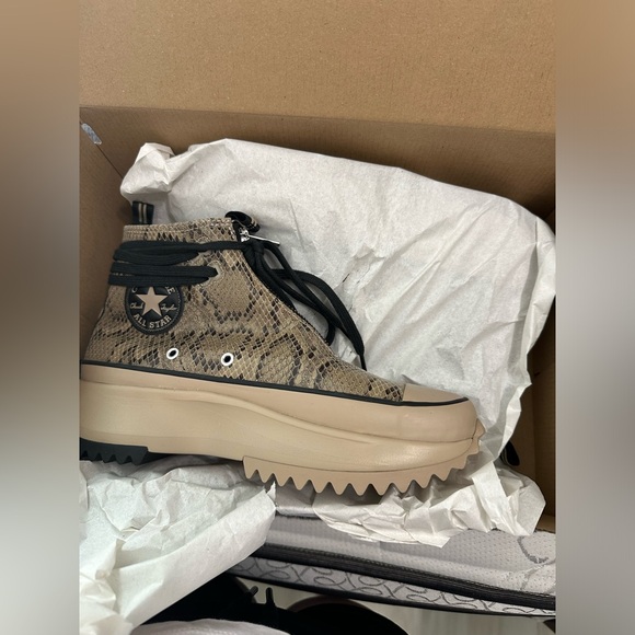 Converse RUN STAR HIKE HI
NOMAD/BLACK/WHITE - Picture 8 of 9